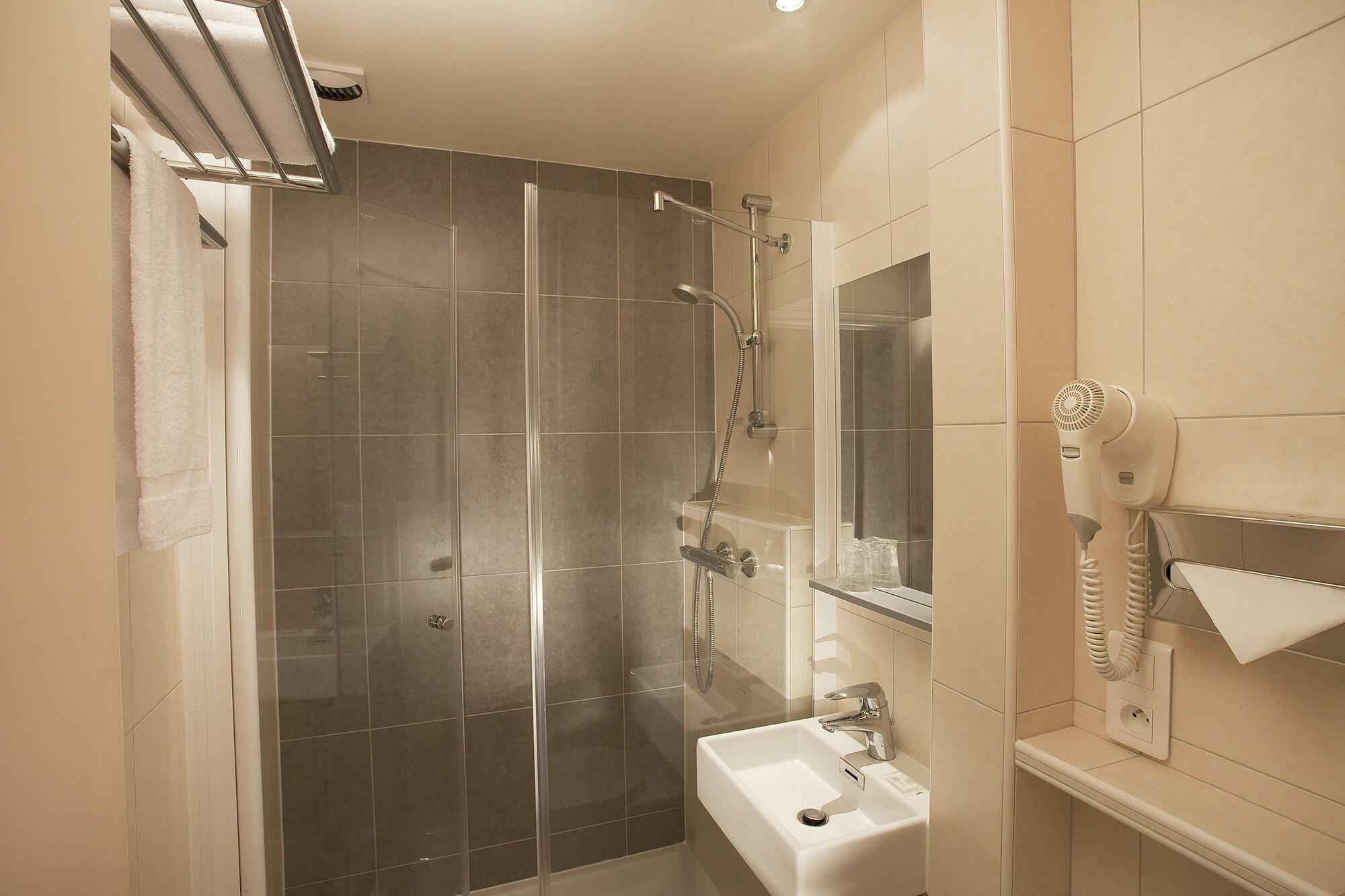 פריז Hotel D'Albion מראה חיצוני תמונה